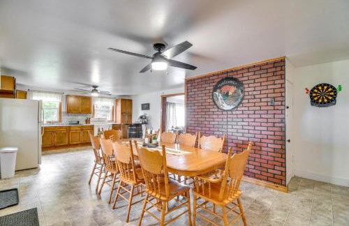 Cozy New York Farmhouse with Porch, Grill and Fire Pit - Foto 3