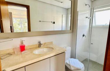 Apto LINDO com lareira, piscina aquecida e jacuzzi - Foto 18