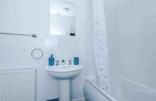 Luxury 1 bedrooom house, sleeps 4, free parking - Foto 26