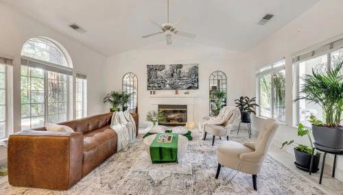 Rudraksha-5BR Luxury,3Bath, NE Fresno, Shopping, Dining, Medical, Tourist Attractions - Photo 2