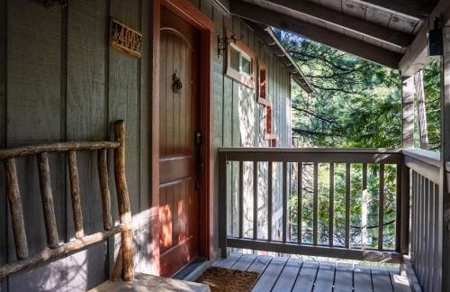 The Mighty Pines Retreat + Large Patio + BBQ+View! - Foto 27