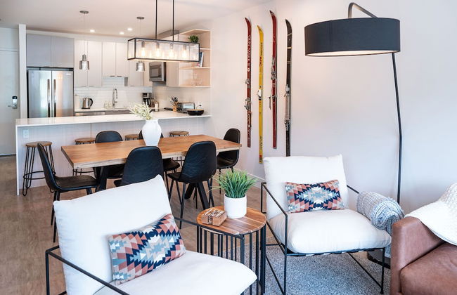 Huckin' Harry's by Revelstoke Vacations - Photo 16