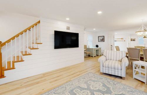 Beau's Beach House - Photo 3
