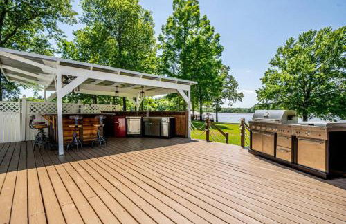 Ultimate Family Fun Lakehouse with pool and dock - Foto 24