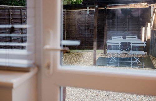 Corner House - Bright 2 Bed in Cheltenham - Photo 97