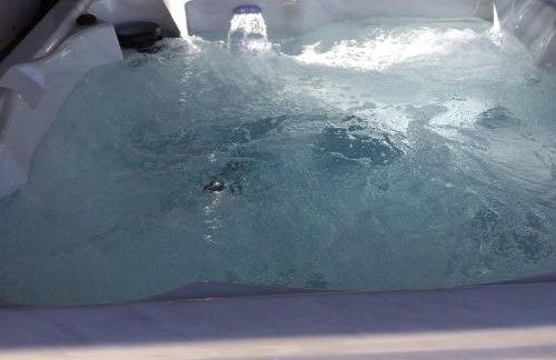 StayShores Chic Retreat – Pool HotTubSweet Sleep - Photo 29