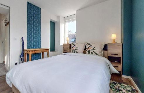 Amazing Home In Neuilly Le Vendin - Photo 21