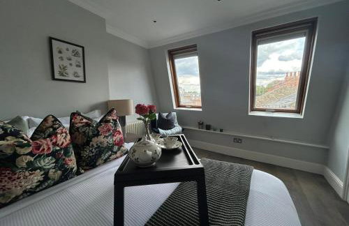 Beautiful and spacious 2 bed, 2 bath apartment bordering Fulham and Chelsea - entire apartment with private entrance - Foto 10