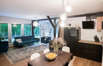 Forest Cabin Nest-Family Retreat for 7 with Sauna & Hot tub - Foto 6