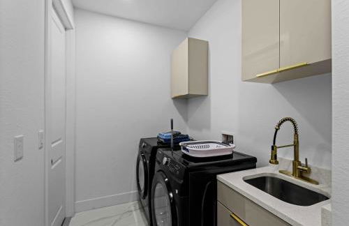 Brand-New - Contemporary Gem-Pool Game Room BBQ - Foto 16