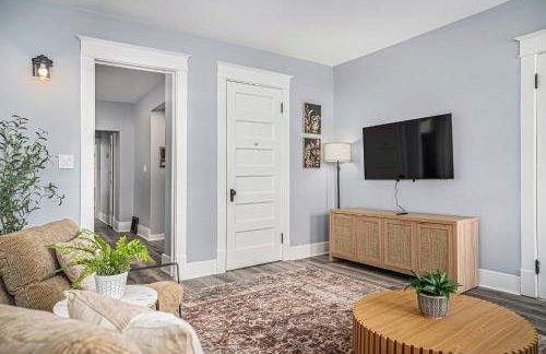 Completely Remodeled Walking Distance to Downtown Close to the Beach Downstairs Washer Dryer - Foto 2