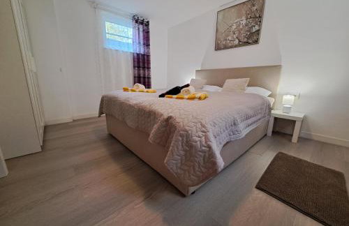 Apartments Orlić - Self check-in with code, WI-FI, Netflix, smart TV, garden, terrace - Photo 4