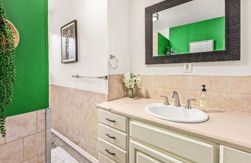 Movie Night 4BR Home with Projector Games & BBQ - Foto 12