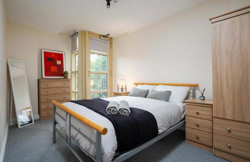 Brimmond Homes - nr to Univ, Hospitals, o2 Apollo, PLAB & 7 mins to City Centre - Stylish, Modern & Secure 2 Bed, 2 Bath Apt with Allocated Free Parking - Foto 42