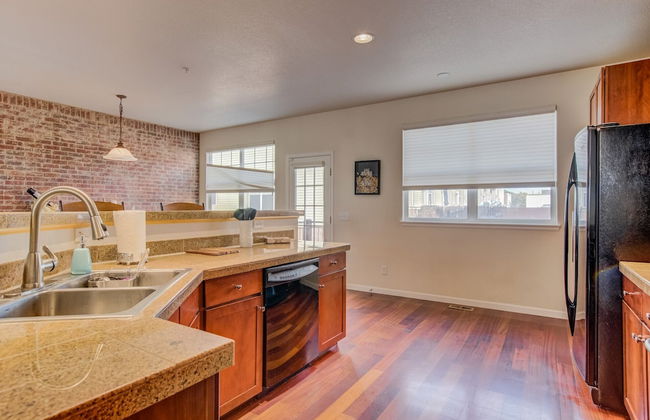 Urban Practicality! 3 Beds, Patios & Dog Friendly - Photo 16