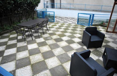 Coastal Cliff, Amalfi - Photo 3