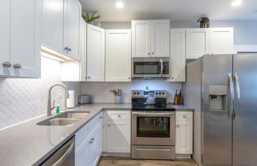 Music City Charmer Tons of Beds Thirty Day Minimum - Foto 21