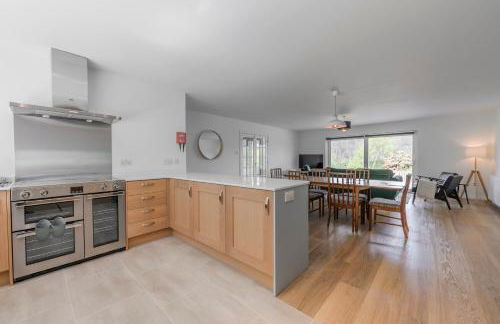 Heathercroft House-Modern 3 bedroom house with stunning views - Photo 3