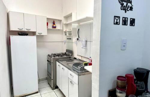 APT-10 Completo Com Ar-Condicionado Garagem Predio Central Perto de tudo - Foto 6