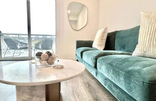 NEW One Bedroom Penthouse, Silver Lake + Parking! - Foto 5