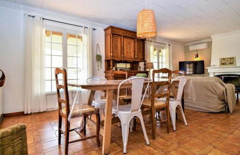 4 Bedroom Lovely Home In Bellegarde - Foto 4