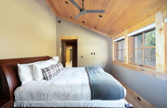 Hunter by Avantstay Riverfront Cabin w Prvt Cottage 5mins From Palisades - Photo 24