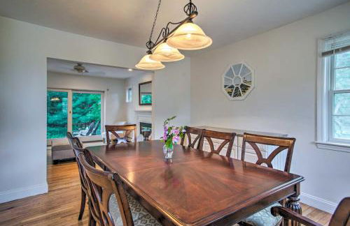 Marion Home with Private Deck Less Than 1 Mi From Beach - Foto 8