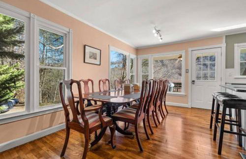 Serenity Views Retreat - Close to City and Parkway! - Foto 26