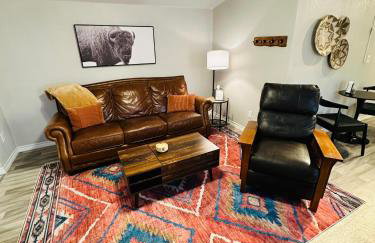 Golden Hour Getaway - Photo 1