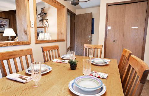 Trapper 8: Cozy 4-Bedroom Condo, 1 Minute to Yellowstone, perfect for 8 guests. - Foto 45