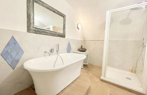 Casa Valentino in Via Liberale Isolabona Sleeps 8 Isolabona Italy - Foto 16