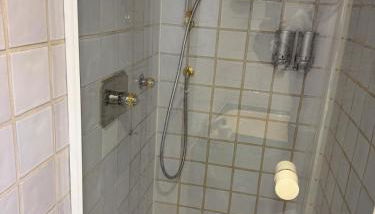 Ferienhaus mit Pool und Aussicht 20 min von Stuttgart Flughafen und Messe - Photo 5, Shower