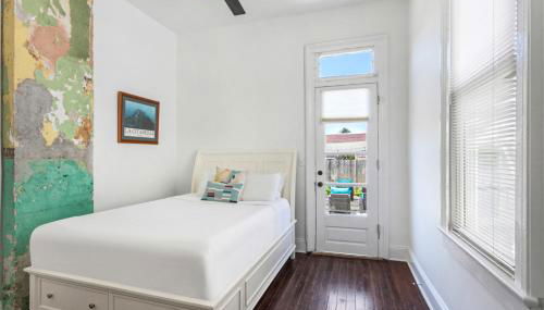 Private 2BR Condo in Uptown by Hosteeva - Foto 4