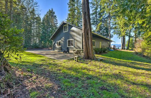 Mid-Century Cabin with Deck and Puget Sound Vistas! - Foto 30