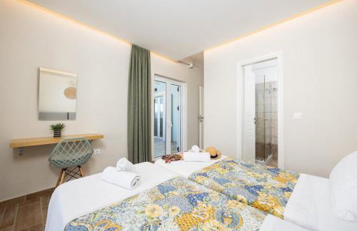 Villa Eleni Agios Stephanos - Photo 20