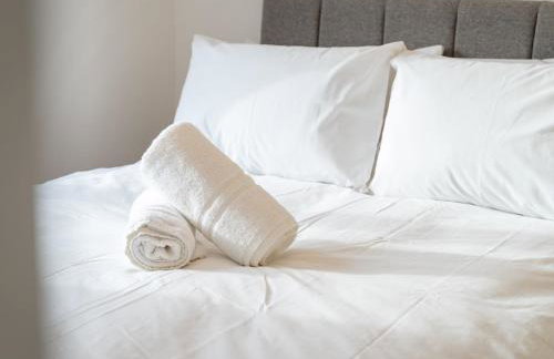 Pass the Keys Stylish 4 Bedroom Home with Parking in Borehamwood - Foto 12