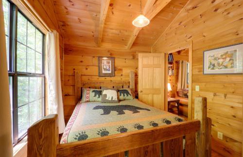 All-Season Sunroom and Hot Tub Marion Cabin Retreat - Foto 10