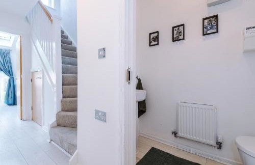 Stunning Riverside 3-Bed Home by 53 Degrees Property in Manchester with Garden & FREE Parking! - Foto 32