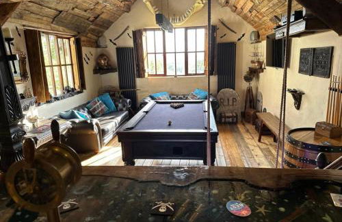 Coed Y Ddraig - themed 3 bedroom cottage, with bar & pool table - Photo 1