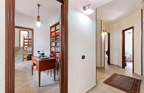 Valley View Villa in San Mango D'aquino with Hot Tub - Foto 41