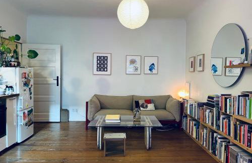 Beautiful Room in Contemporary Altbau ! - Foto 8