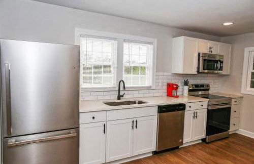 Three Bedroom Outdoorsy Escape in Huntersville - Foto 14