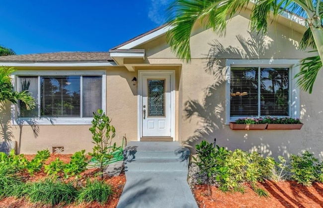 Beautifully Renovated 5 Bedroom with Guest House 5 Home by RedAwning - Foto 67