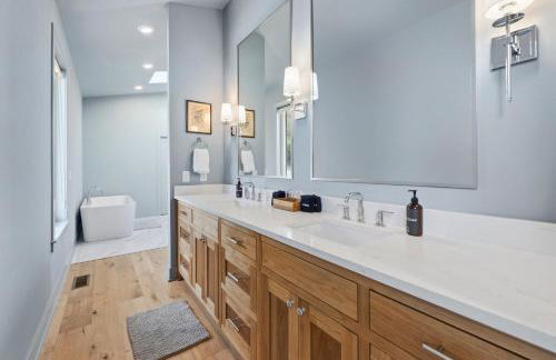 Lakeside Luxe-Lake Access-Hot Tub-Amazing Patio - Foto 18