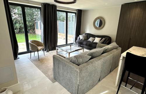 Luxury 4-bed home with club room - Photo 22