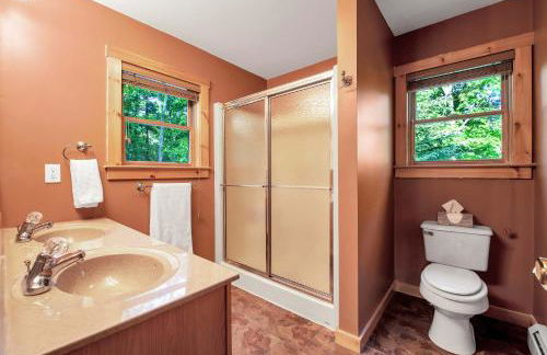 Massive Log Chalet with Hot Tub - Foto 55