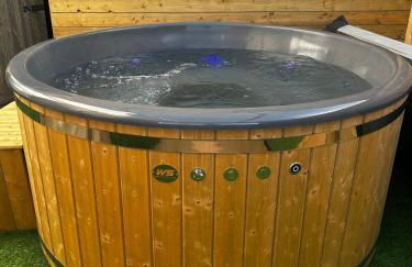 The Alpaca Farmhouse with hot tub and alpaca experience included - Foto 35