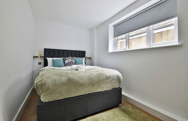 North Road New Luxe Flats with Parking - Photo 30