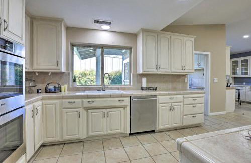 Chic Ranch-Style Home on 33-Acre Walnut Ranch - Foto 10