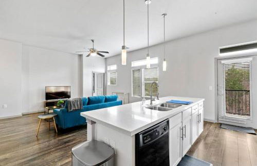 Modern Austin 2BR 2B Apt with Pool Parking & WIFI - Foto 1